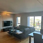 Beautiful Apartment Available For Ons!